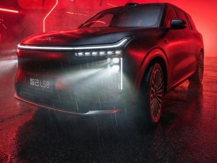 智己LS8就这么水灵灵的来了?
#智己LS8 #智己LS8或搭载线控底盘 #LS9同源灵蜥线控下放LS8