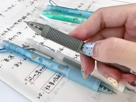 适合刷题刷笔记的好笔选手推荐|很貌美很好写很推荐
🈚️广,自来水分享
去写去买朋友们!!
我真会囤的一支笔
#studyvlog
#文具安利
#中性笔
#种草激励计划