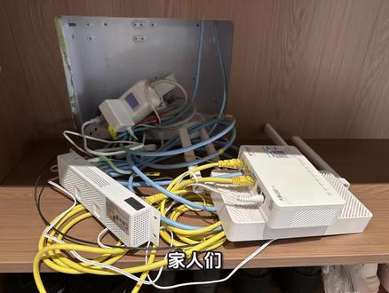 弱电箱别再乱堆网线了!这样整理后清爽太多 终于把弱电箱收拾明白了!
从乱糟糟的网线堆到分层支架安装,光猫、交换机、路由器全部固定好,散热和检修都方便多了。
家里弱电箱杂乱的朋友,可以参考这个整理思路。
#弱电箱整理 #智能家居 #装修收尾 #网络布线 #新房装修