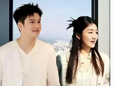 #今日热门🔥 #体育 #乒乓球 #樊振东 #陈梦 @DOU+上热门 他们敢共赴巅峰,亦敢并肩发声。巴黎奥运后,同一天发布声明退出世界排名,是对不公规则的无声抗议,他说“个人实在无力承受”,她的紧随其后,便是最坚定的同盟。无排名又如何?从资格赛一路拼杀,他卫冕男单,她逆转封后,用金牌证明:球台从不说谎,实力自在人心