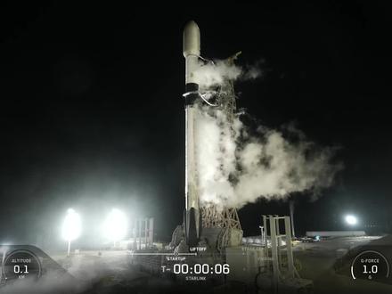 北京时间2026年4月11日10:39,SpaceX猎鹰9号火箭搭载25颗Starlink卫星从加利福尼亚州范登堡太空军基地SLC-4E发射台发射升空,执行Starlink Group 17-21星座组网任务。
本次任务所使用一级助推器(编号B1063) 已完成31次飞行,本次为第32次飞行。一级助推器分离后,成功降落在位于太平洋海域的 “当然我依然爱你” 无人回收船上。火箭的上级在升空后约1小时,将25颗V2 Mini星链卫星部署至预定太阳同步轨道。
这次发射是SpaceX在2026年的第43次轨道发射,也是B1063号助推器的第32次成功回收。
星链星座数据更新:在此次发射成功后,SpaceX已为Starlink星座发射的卫星总数量达到约11,774颗。其中,约10,217颗卫星仍在轨正常运行。#火箭发射 #spacex #星链 #航天 #火箭回收