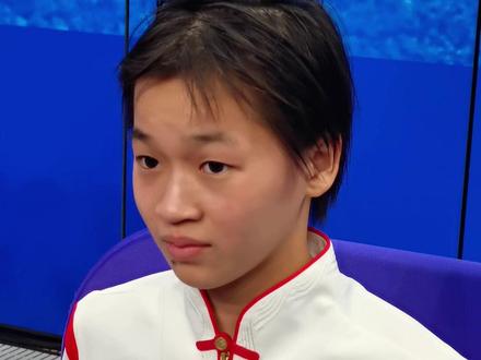 10月3日,杭州第19届亚运会跳水女子10米台决赛,中国选手全红婵夺得金牌。在第二跳中,现场7名裁判都打出了10分,全红婵拿到满分。另一名中国选手陈芋汐获得银牌。#女单10米台跳水