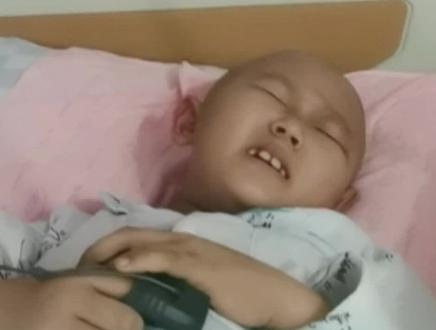 我想提醒所有的妈妈们,孩子哪里不舒服了,千万别拖,一定得去做正规的检查,别不当回事,别学我,一个小小的包,两年多了不疼不痒的,一家人都没当回事,现在查出来癌症晚期,后悔都晚了#愿天下无癌愿所有人都健康