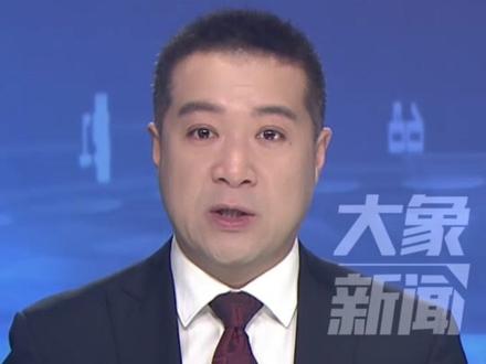 12月6日,浙江杭州,野生动物园黑熊表演期间,突然袭击饲养员 疑似咬伤手和腿,相关部门:推测食物气味诱发黑熊抢食本能