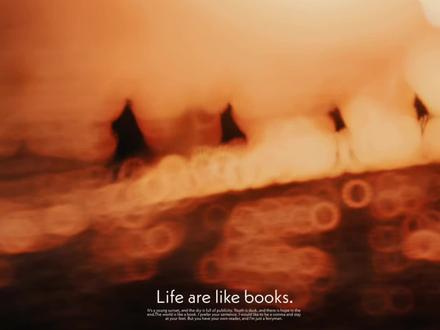 《镖人》:武侠真的死了吗?
没死。可《镖人》也没能彻底救活,但依然是一部值得的好电影。
《镖人》武戏燃爆,文戏偏弱。原著里隋末乱世的复杂人性、禅宗机锋、江湖庙堂的暗流涌动,到了电影里,都没能很好的体现出来。
电影结尾,几位主角策马狂奔,喊着要去长安“大闹一场”。武戏里,论“闹”的本事,闹得过美猴王在天宫的那根“金箍棒”吗?文戏里,会拍出《繁花》里的故事感吗?毕竟,阿宝的一个眼神,都有三十年的前史。那才叫江湖。
可《镖人》,却是这几年里最敢“玩”的武侠片。
电影很真。隋末的苍凉是真的,风沙是真的,马蹄扬起的尘土是真的,刀剑相撞的火花也是真的。这种真实感,是任何特效都替代不了的。
吴京的翻身上马,陈丽君的马背下腰射箭,谢霆锋挥舞双鞭的风声,李连杰往那儿一站的起手式……
袁和平在沙尘暴里告诉我们什么是拳拳到肉、硬桥硬马。“大漠孤烟直,长河落日圆”,袁和平用镜头在给观众写狂草,一笔一划都带着动作美学的风骨。
在绝对的动作美学面前,文戏弱一点又怎么了?
吴京不再是那个“虽远必诛”的战狼,而是一个被生活压弯了腰、为了儿子不得不重出江湖的末路镖客,在努力演他前所未有的“颓废感”。他护着小七,只是因为“这是我儿子”。这种简单的原始的不讲道理的父爱,比任何家国大义的煽情都来得有力。
于适在沙漠里滚、在刀尖上爬,眼神里的倔强是年轻人的特权。他跟吴京站在一起,一个是风霜磨砺的钝刀,一个是锋芒毕露的利剑,两代人的碰撞,本身就是武侠的传承。
沙尘暴里的谢霆锋,脸上的肌肉都在努力,与吴京在命运的捉弄里互相撕咬,每一次挥鞭,都像是在极力挣脱命运的牢笼。临终那句台词:“你不用再跑了,我也不用再追了。”寥寥数字,道尽一生的执念与解脱。一个疲惫的灵魂,终于可以休息了。
李连杰短短的戏份,单手持剑往那一站:那是一个时代的身影,一辈子的江湖。
眼神从溪水变成刀子的陈丽君:媚态风情浑然天成的李云霄:疯批神经质的此沙,还有全程抗住镜头的小演员“小七”…
刀客、疯批与戏骨,《镖人》的演员群像,个个身上带伤,眼里有光。没有小角色,只有小演员。
《镖人》是有缺点,可有的电影看的是“面”,不是“点”;是“气”,不是“事” 。虽然《镖人》没能让武侠片彻底活过来,但它浑身上下透着一股不服输的劲儿,是那种就是要打给你看的嚣张。《镖人》重新把“人”和“身体”请回了武侠。
《镖人》值得二刷。
#镖人#全网都在看的电影