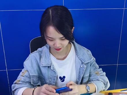 安卓手机更换后玻璃,简单易学,在家都可以换~😉😉#修手机的小姐姐