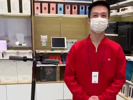 大志小哥哥为大家讲解米家滑板车1S。