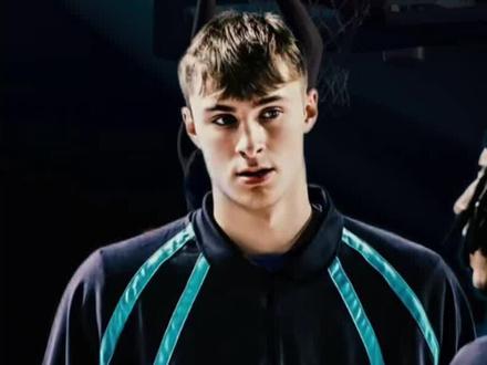 就连爽文小说,也不敢写,弗拉格进入NBA之前的人生剧本