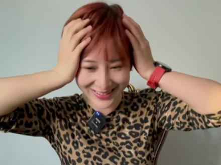 教你如何让美女请你吃饭#魔术 #近景魔术 #纸牌魔术 #读心术 #心理学 #模特 #混血儿 #小姐姐