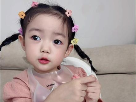 祝大家新年快乐#宝宝吃饭#自主进食#萌宝小吃货#干饭宝宝上线#优优开饭啦