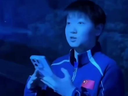 晚睡的福利之海洋馆花絮,微博 : 小蛋st#孙颖莎#王楚钦#新加坡大满贯 #鲨鱼 #我担秒了全世界