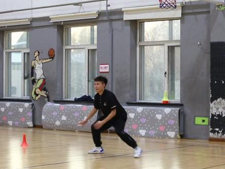 在球场的反应总是慢人一步?今天教你如何快速提升反应能力#日常训练 #今儿练了吗 #专项训练 #篮球训练 #反应力训练