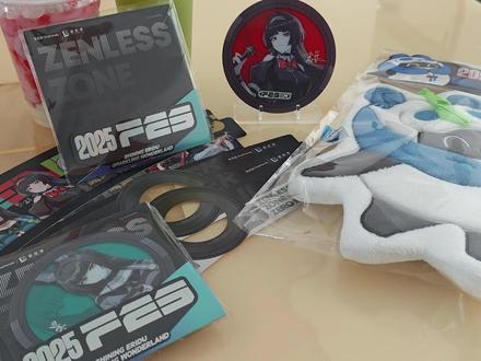 绝区零x茶百道联名攻略,这杯垫和擦手巾真是爱了! 这次的周边非常少,我去的那个店里的已经没了一半了,不知道大家晚上还有没有的。擦手巾是真的非常大一个,很爱!#绝区零 #茶百道绝区零联名 #周边 #真实生活分享计划 #茶百道