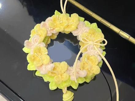 超级适合春天的繁花挂件~颜色很清新哦~快给闺蜜安排起来#扭扭棒 #扭扭棒手工 #扭扭棒挂件 #扭扭棒车挂 #繁花挂件