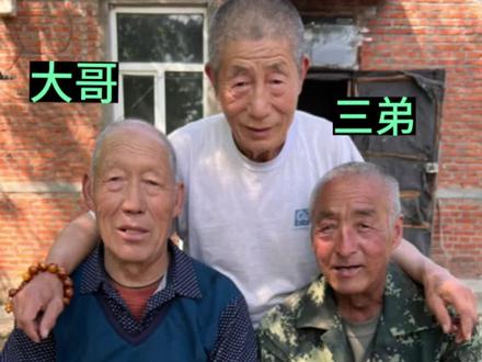 #记录真实生活 李大爷上山看三弟,拿的肉串,大鱼,老倔头下厨,哥三喝的高兴