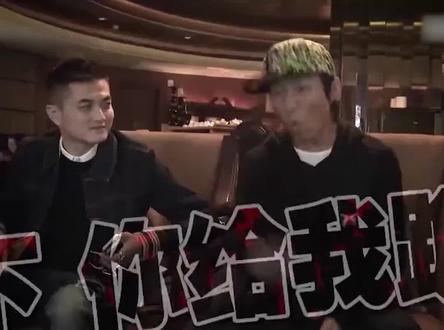 海泉组合关系破裂,当众怒砸凳子#羽泉 #大鹏 #持续关注持续精彩 #下集更精彩