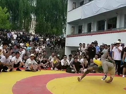 内蒙古和凉山彝族切磋摔跤太精彩了#火把节 #彝族 #热得快炸了