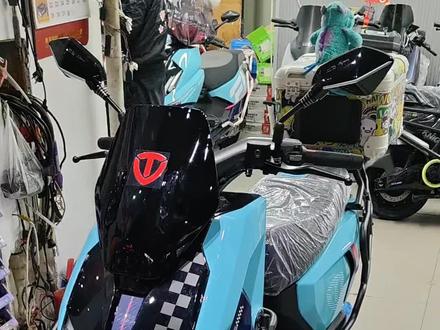 台铃王者pro到店 详细功能配置可以看一下,原车搭载12寸3kW的电机,超透亮的LED大灯,同时自定义音效加定制作铜锁。智能的光感大灯可以随着光线自动开启。#台铃 #台铃王者 #青岛电动车