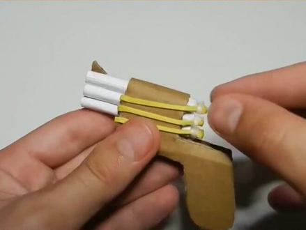 #手工 教你如何用纸片制作一把可以发射的玩具#手工diy