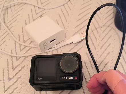 终于搞明白一点,#大疆action4 怎么充电快了#充电线#充电头