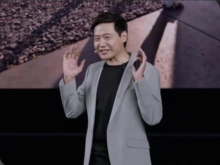 39万的纽北最快SUV?小米YU7 GT刷纽北纪录! 5月21日小米发布会,YU7 GT以7分22秒刷新纽北SUV纪录,2.92秒破百、300km/h极速、售价38.99万起。雷军宣布未来五年研发投入至少2000亿元,押注芯片+OS+AI三位一体。#财经 #小米 #雷军 #YU7 #新能源汽车