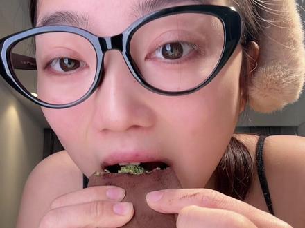 换新包装啦!还是那么好吃 #美食测评 #吃货主播上线 #迪拜软曲奇