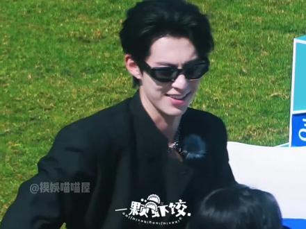 要开夫妻店了吗有意思!!!#王鹤棣 #沈月 #棣月系 #亲爱的客栈 #cp