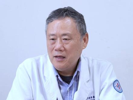 68岁肝癌术前检查发现梅毒 ta还能有手术机会吗 患者12公分大肿瘤,做了介入治疗后肿瘤有缩小,经过彭教授判断有手术指征,但在术前检查中发现梅毒,考虑HIV,后经过感染科反复确认为阴性,部分人存在假阳性。这样给患者正了名,同时争取到手术机会,遂开刀切除,患者已出院,恢复正常生活#肝癌 #肝移植 #肝胆胰外科彭志海