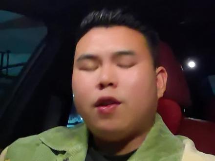 #热门 #正能量传递 16岁少年烤鸡的精神
敢拼敢闯 是我们学习的榜样。💪