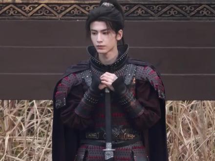 张凌赫手里的刀一米六,终于直观地感受到了张凌赫的身高 #张凌赫