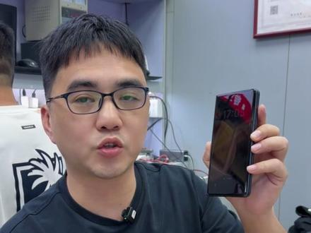 荣耀Magic V3排线损坏会引起什么问题? 荣耀魔术V3转轴排线损坏,引起不读卡、大小屏不显示不触摸等问题#折叠屏维修 #折叠屏换排线 #magicV3 #深圳折叠屏手机维修 #折叠屏专业维修