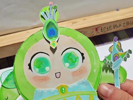 小绿蛋的孔雀造型,cos叶罗丽的蓝孔雀,不太像,不过很多元素倒是画上了。#手工 #蛋仔派对#叶罗丽蓝孔雀#画画#学生党