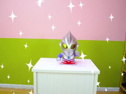 奥特曼扭蛋机,找出“对拼卡”可扭蛋1次,UR赛文的另一半是哪个奥特曼?