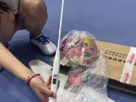 这个高颜值超轻高磅极光7好喜欢🤭#川崎 #羽毛球拍 #羽毛球 #打羽毛球女生
