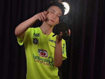 #足球#内马尔#巴西 接着穿着还原,顺便分享一下长筒球袜剪袜套的经验。