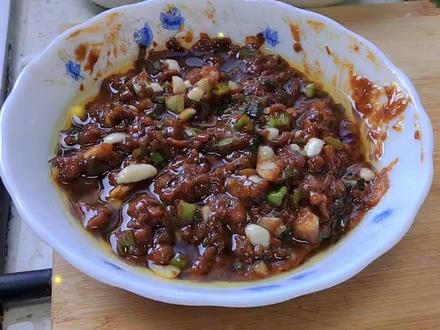 黄豆酱不知道怎么吃的看过来,像我这样做,蘸馒头、下面条太下饭了#徐州美食 #抖音美食推荐官 #我的厨房日记 #抖音美食 #随拍 #美食vlog #美食分享 #美食教程 #美食创作人计划 #炸酱面