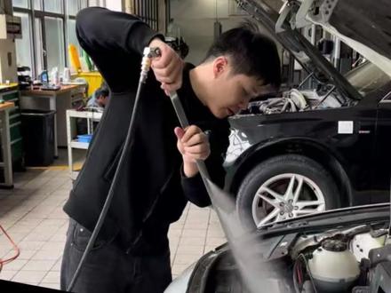 宝马为什么要清洗冷凝器和水箱? 宝马为什么要清洗冷凝器和水箱?#冷凝器清洗 #清洗水箱 #宝马保养 #贵阳宝马专修 #宝马 @DOU+上热门 @抖音创作灵感 @抖音创作者大会