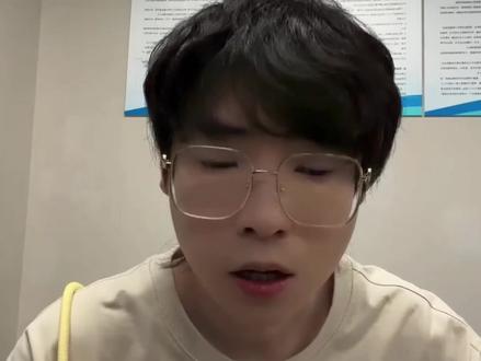 我就知道看gemini直播有新物料 运动会拔河九尾选的今屿 花海也选了今屿所以徐翔宇是软柿子众所周知了呀 钎城选了小乐又换成落空
#2026康平路运动会 #康平路运动会前瞻 #2026kpl奇妙日 #gemini郭家毅 #深圳dyg钎城