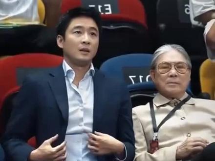 霍启山做梦也没想到,只是去了一场巴黎,竟被网友在线拉郎配!