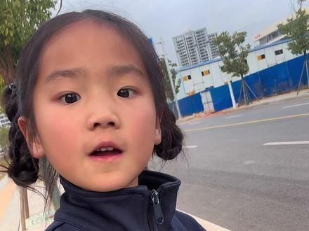 抖音里面出现圣诞树的表情了#新表情 #新发现