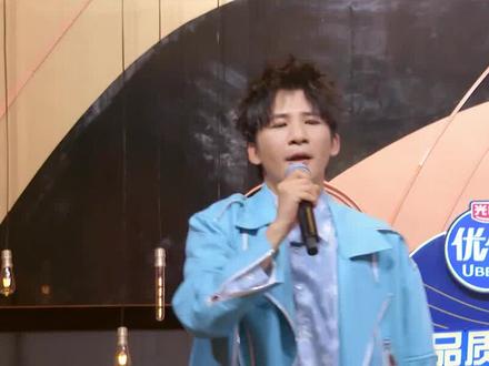 #我们的歌4全员合唱光阴的故事 林志炫、詹雯婷、大张伟、杨丞琳、张远、邓见超、许靖韵、焦迈奇、黄霄雲三代歌手一同唱响《光阴的故事》,岁月匆匆,经典再现,代际碰撞的歌声将熟悉的旋律赋予全新的生命力!#我们的歌4