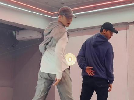 提醒一下朋友们,孩子可以出门打酱油了#SHINee #Hello#翻跳