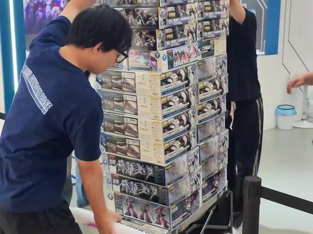 来武汉高达基地快闪店买个RG福冈牛,389感觉比网上平台便宜一些耶。#胶佬 #高达 #模玩 #模型 #国庆假期