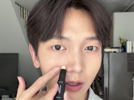 男生五官立体起来真的要好看很多!
#男生化妆教程 #修容棒 #AMR修容笔 #男生化妆教程