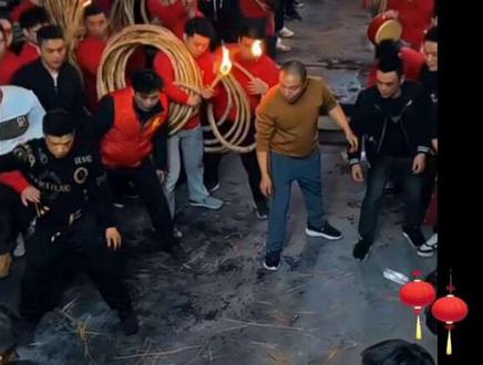 掷圣杯 掌心月牙藏古意
#妈祖#掷圣杯#乩童#非遗传承#传统文化 #妈祖