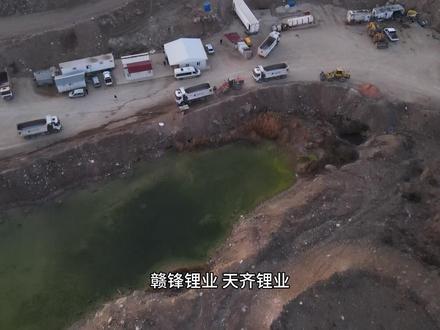 赣锋锂业,天齐锂业,中矿资源,融捷股份是锂矿周期第一阶段调整 锂矿周期现处于2025年上升期的第一阶段调整。调整因碳酸锂价格从5万涨至10万后市场分歧及对2026年新能源汽车购置税优惠退坡的担忧。但储能需求正快速增长,有望成为锂需求新引擎,弥补动力电池可能的下滑。历史经验表明,实际需求常超预期。#财经 #金融 #经济 #投资 #炒股 #股票