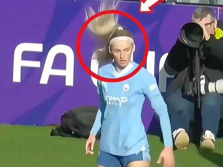 别人热身她跳舞,进球庆祝像演戏,网友:尴尬到抠脚 #奇趣 #足球 #科普 #体育 #运动员