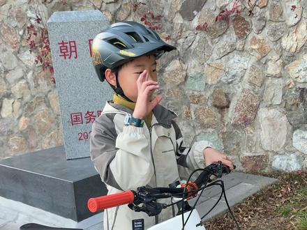 果子哥骑车过界碑
#山地车 #秋景 #界碑