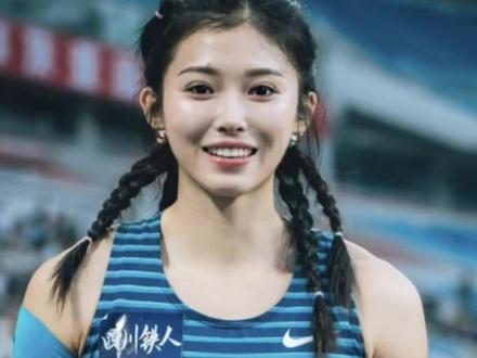 又美又飒! #吴艳妮12秒93获全国田径冠军赛女子100米栏冠军 赛后表示“我希望中国女子跨栏能走上世界,走上最高领奖台,向翔哥看齐”