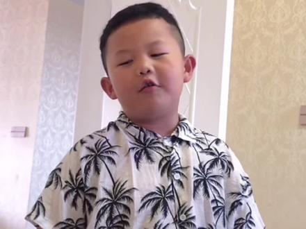 大姐不在家的第一天 弟弟似乎对二姐温柔了一些 但是依旧不给二姐亲哈哈哈哈#邋遢东西#人类幼崽成长记 @DOU+小助手
